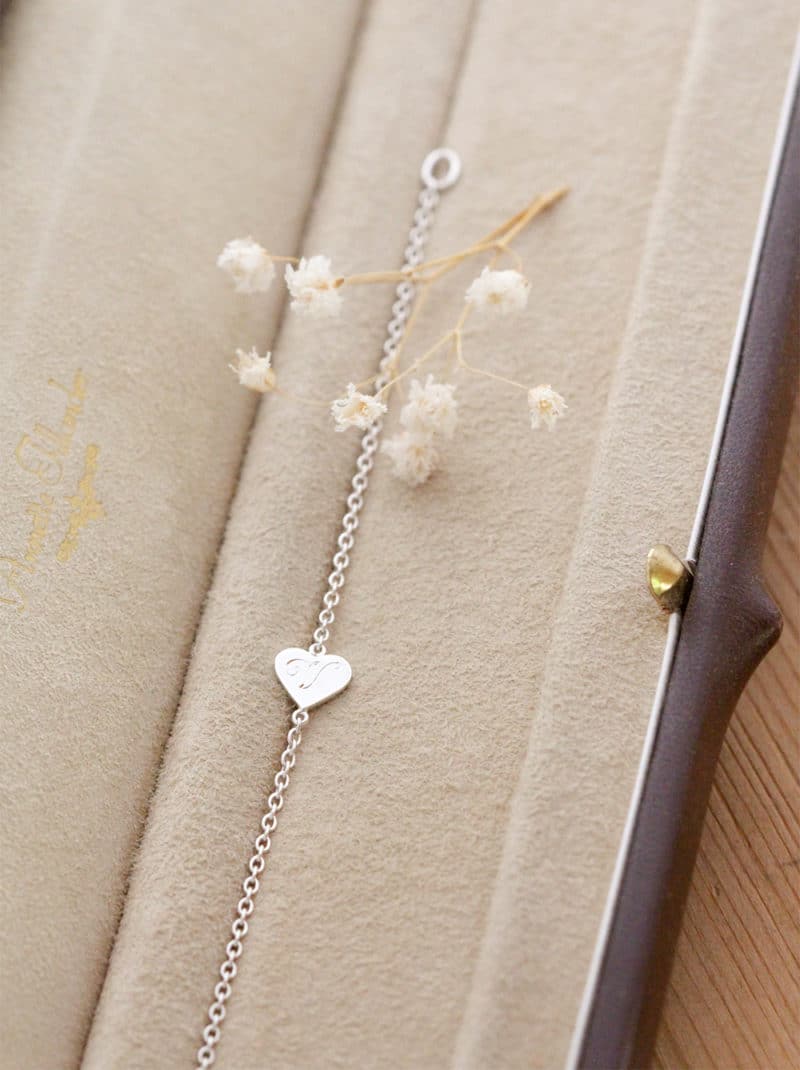 Baby Bianca Heart armband med vacker handgravyr