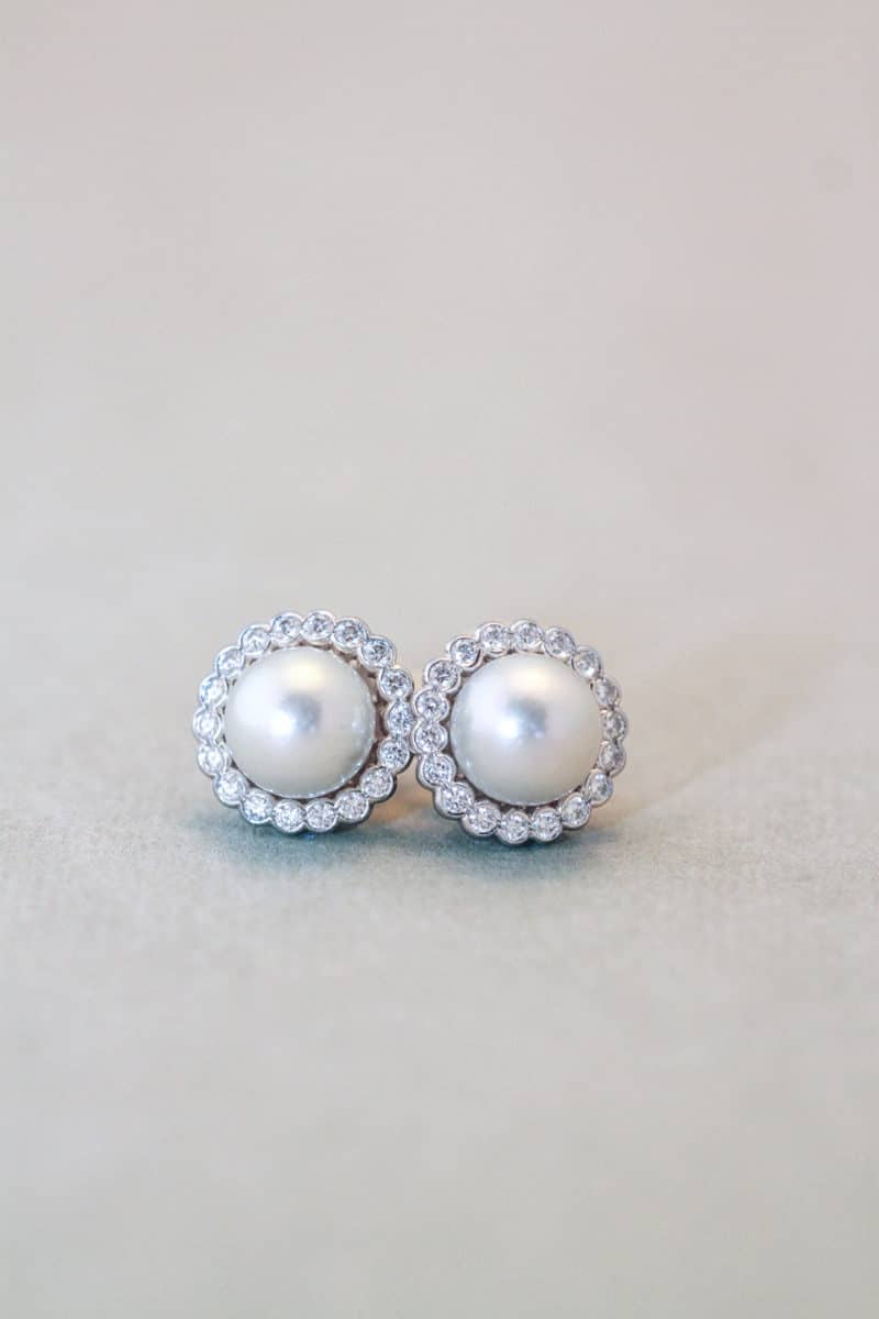 Kvinnliga diamantpärlörhängen