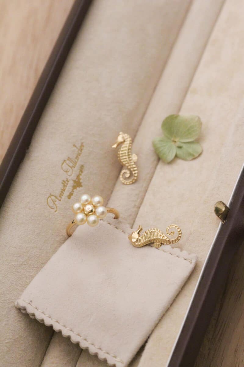 Merihevosia & Golden Pearl Flower